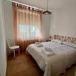 Escuelas De Pradoalegre Holiday home Salmoral