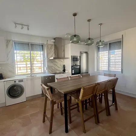 Holiday home Escuelas De Pradoalegre Salmoral